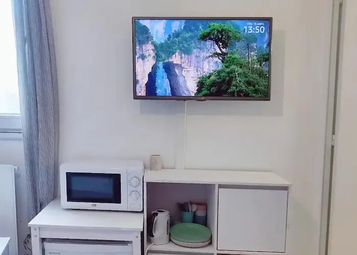 Chez Lora Chambre Sdb Wc Prive Frigo Netflix Clim Marseille Docks